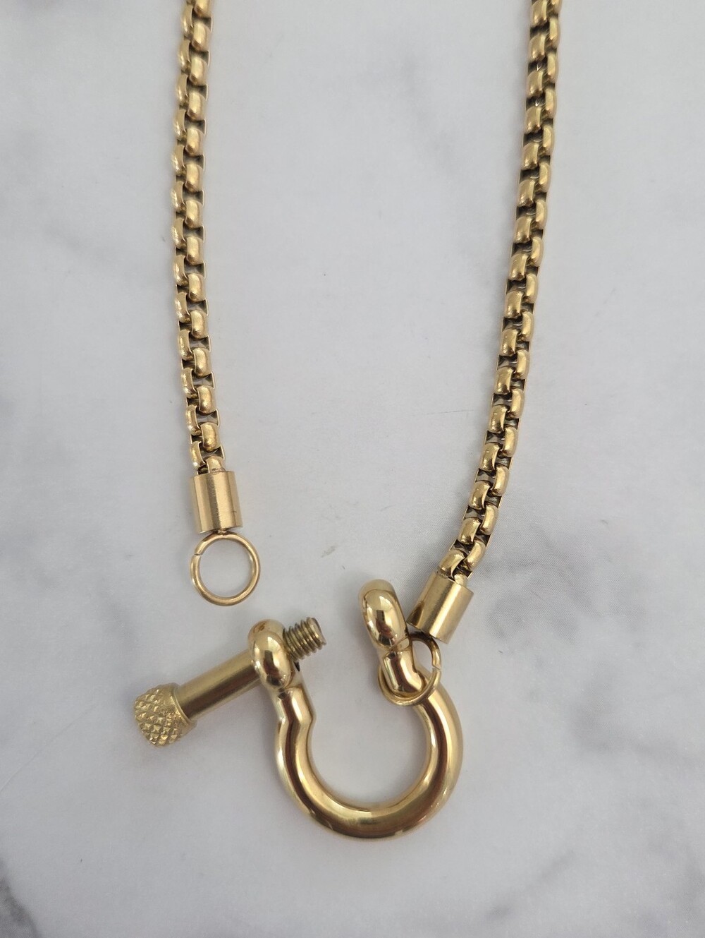 Stainless Steel Gold Plated Horseshoe Shackle Clasp Box Chain Pendant Necklace - Picture 5 of 13
